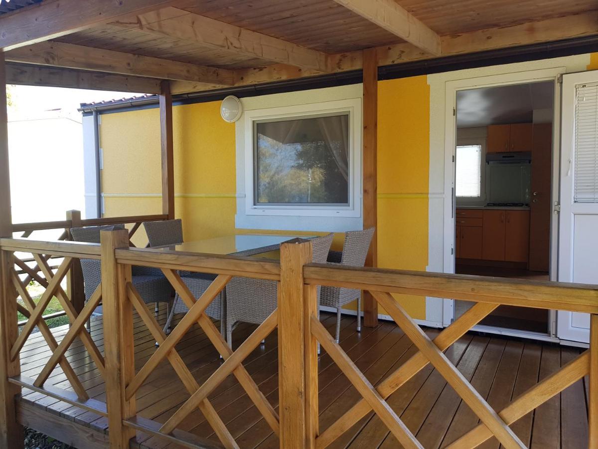 Naturist Mobile Homes Eden In Fkk Ulika Porec Exterior photo